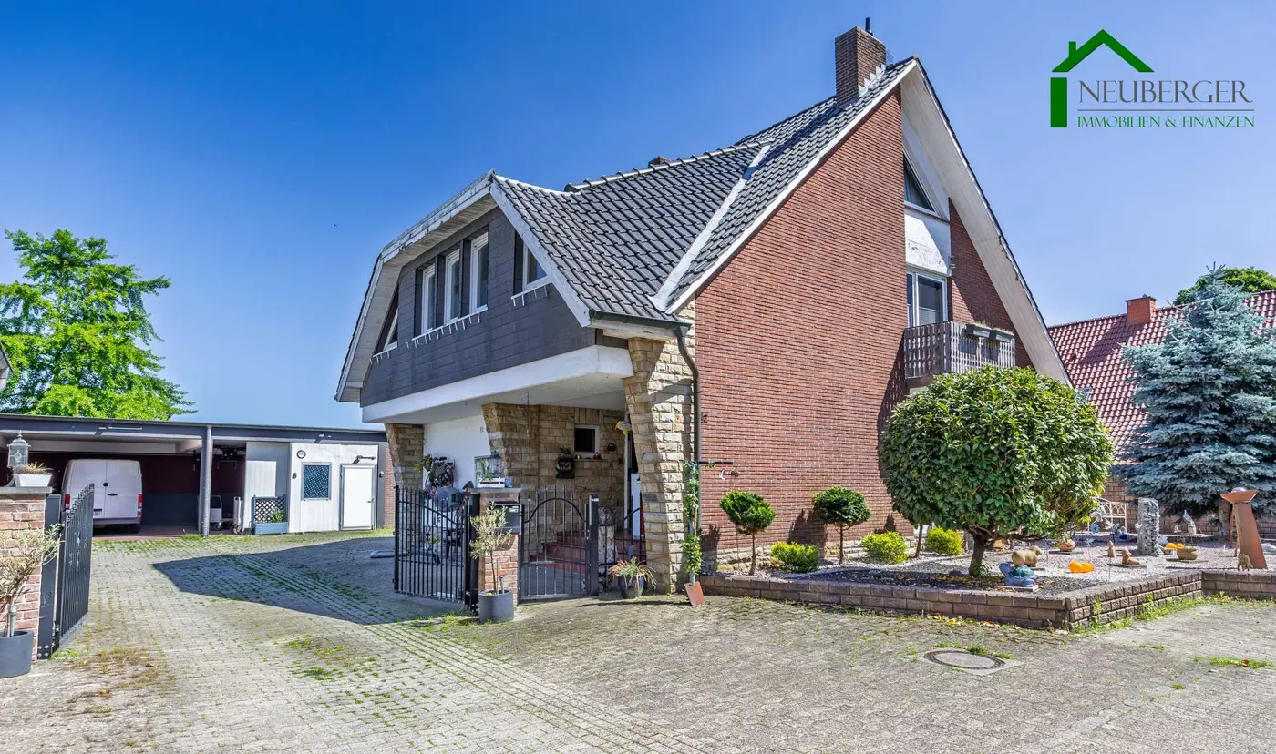 Großzügiges, modernisiertes  Wohnhaus mit Halle auf weitläufigem Eckgrundstück