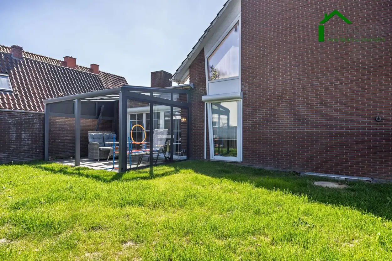 Großzügiges, modernisiertes  Wohnhaus mit Halle auf weitläufigem Eckgrundstück – Bild 3