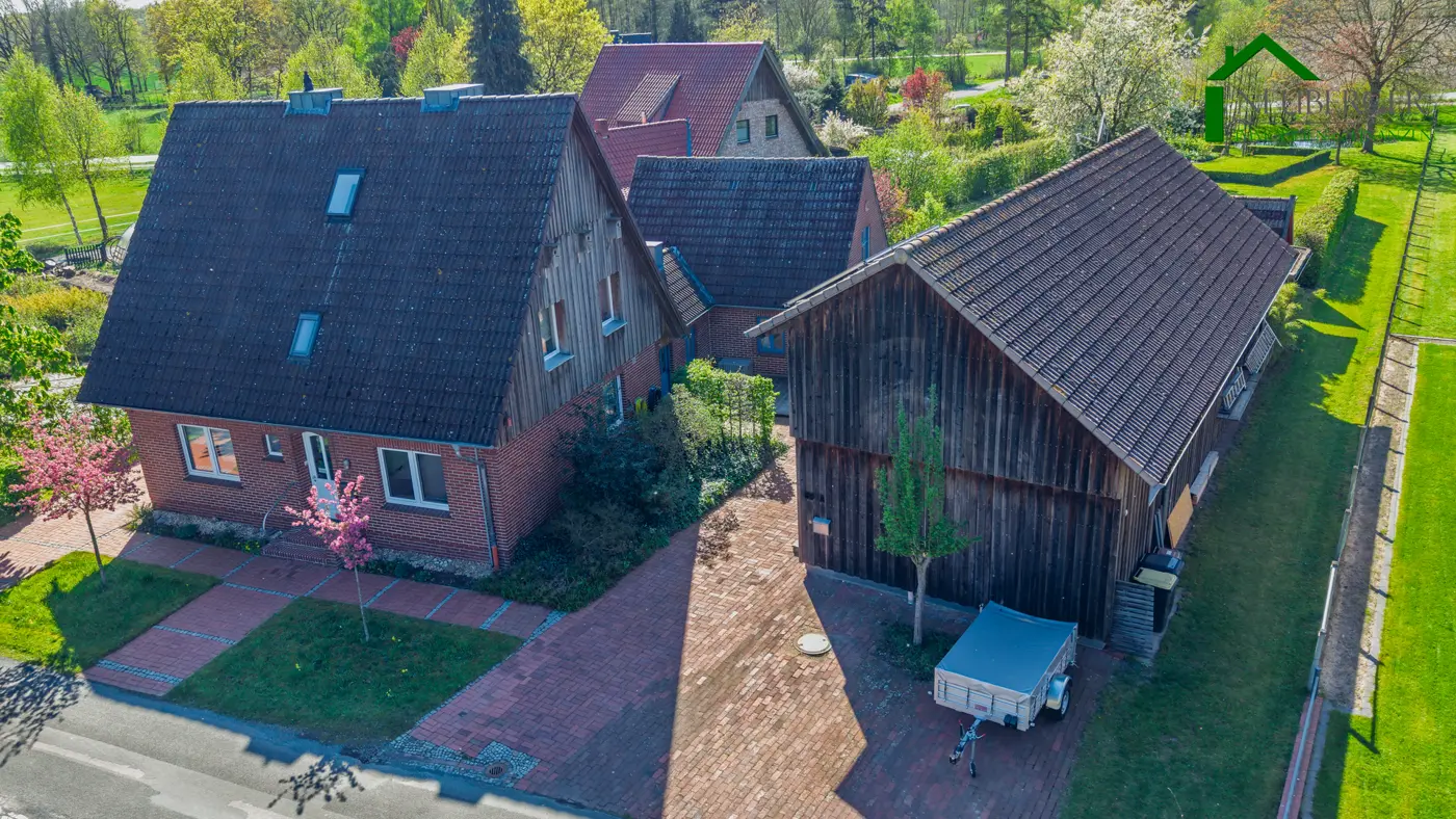 Leben unter zwei Dächern – Mehrgenerationen-Ensemble mit parkähnlichem Garten – Bild 3