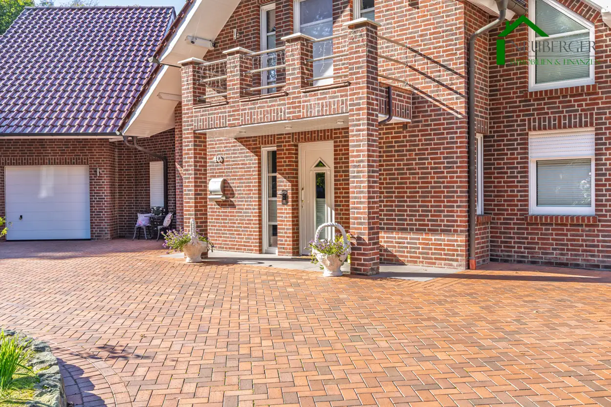 Luxuriöses, modernisiertes Familienhaus auf großem Grundstück mit Doppelgarage und PV-Anlage – Bild 3