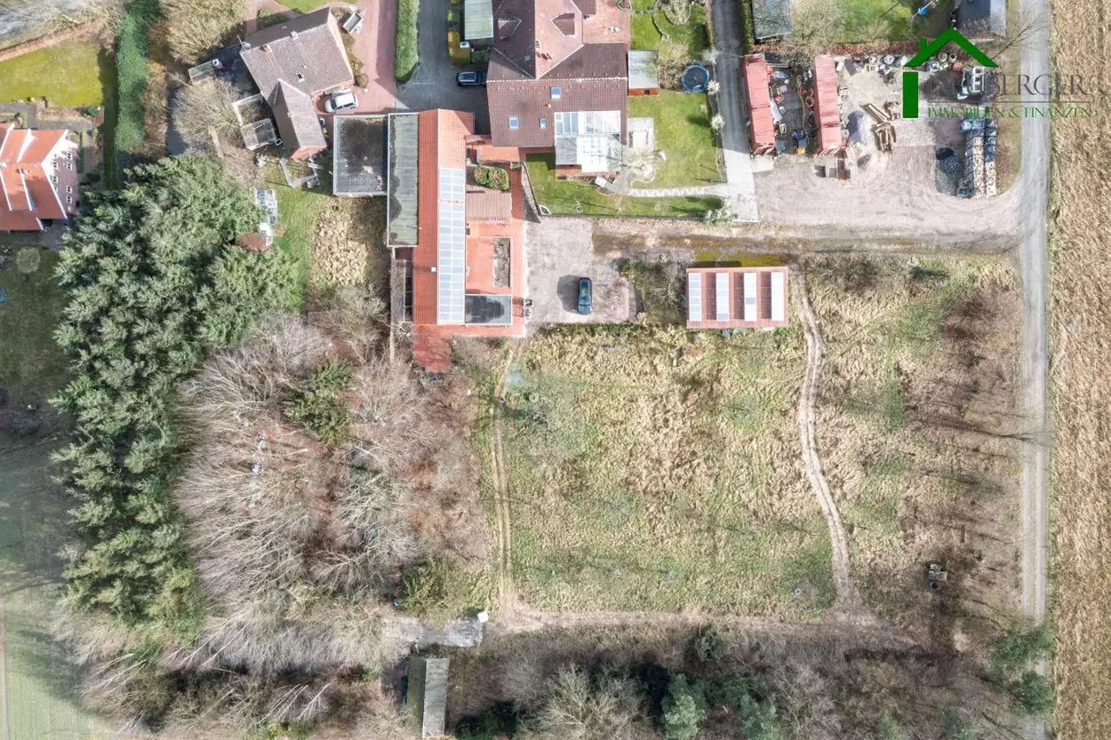 Moderner Bungalow mit PV-Anlage, Doppelcarport, Garage, Anbau und Gartenteich auf großem Grundstück – Bild 3