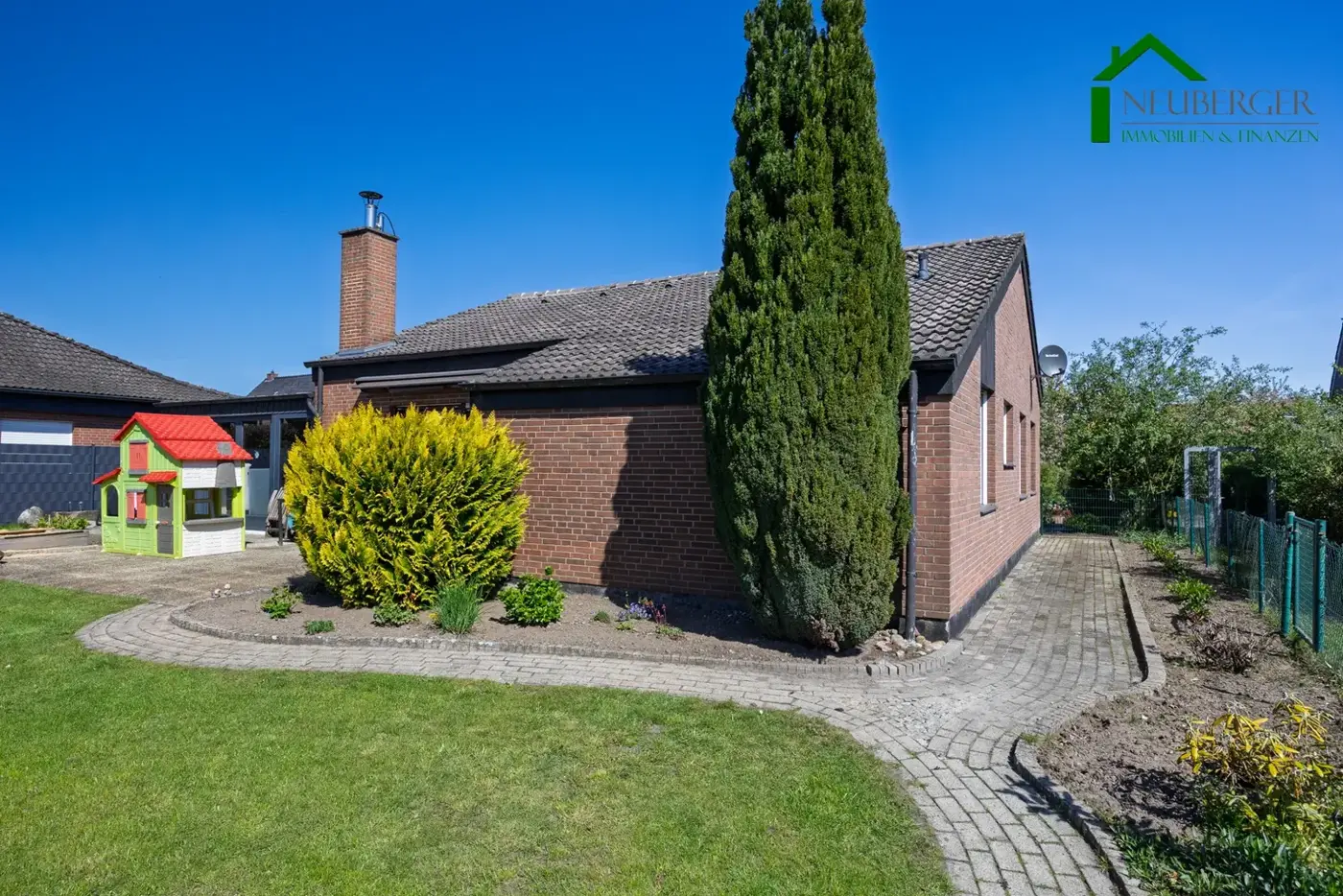 Moderner Wohntraum in der Hengelage: Renovierter Bungalow mit Wintergarten – Bild 2