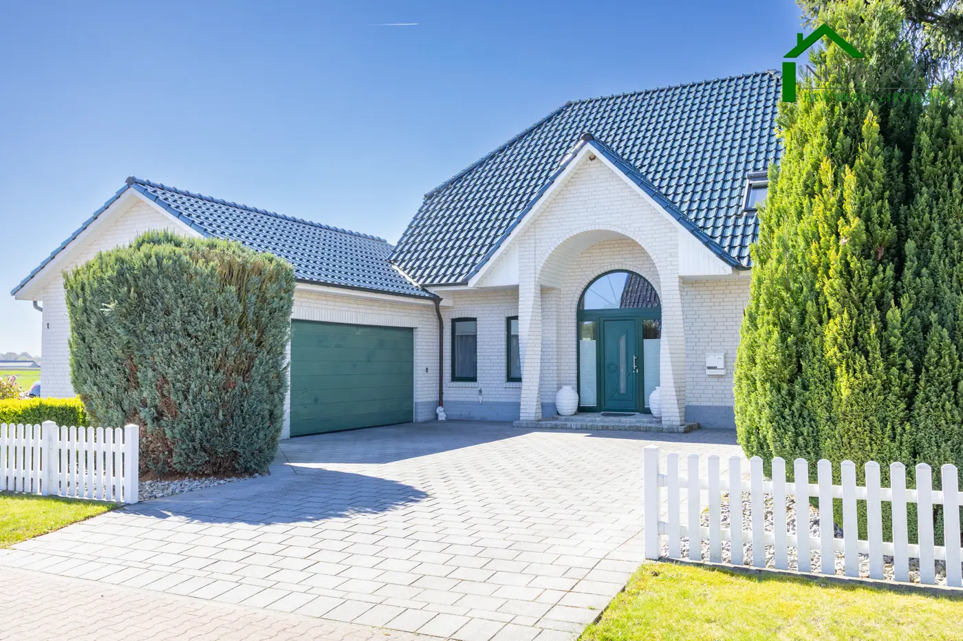 Repräsentatives Einfamilienhaus im Villenstil: Exklusives Wohnen auf großzügigem Süd-Grundstück