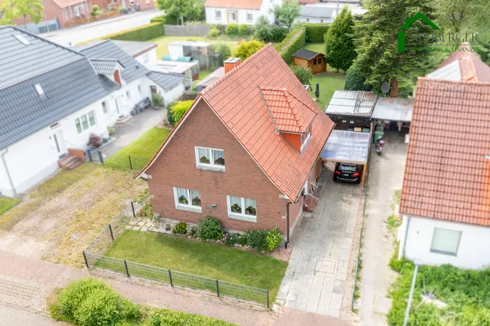 Modernisiertes Einfamilienhaus mit Carport und Garten in ruhiger Lage